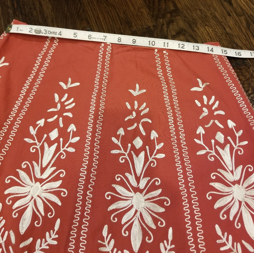 Cotton A line skirt with crewel embroidery - Picture 3 of 8